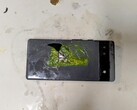 上个月至少有两台 Pixel 6a 起火。(图片来源：Reddit 用户 u/zaliver）