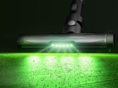 Proscenic P12无绳真空吸尘器可以将光线投射在地板上，以显示污垢。 (图片来源: Proscenic)