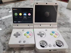 Miyoo Mini Flip 看起来比现有的 Miyoo Flip 要小得多。(图片来源：Miyoo Mini 股票快讯）