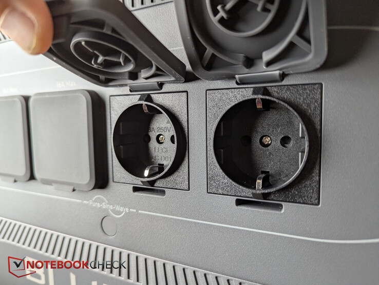 前端： 4x AC 230/120 V