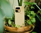 Realme 16 Pro Plus 采用反光相机模块，背面手感特别。