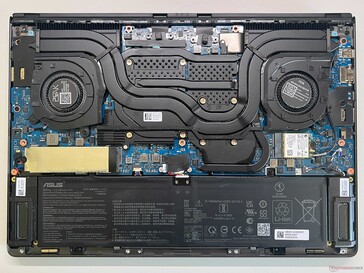 G14 2025 改进了冷却系统，可提供更强大的 GPU。(图片来源：Notebookcheck）