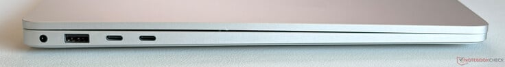 左侧：3.5-mm 音频接口、USB-A 3.2 Gen 1 (5 Gbit/s)、2x USB-C 4.0，支持 Thunderbolt 4 (40 Gbit/s、DisplayPort ALT Mode 2.1、Power Delivery 3.0)