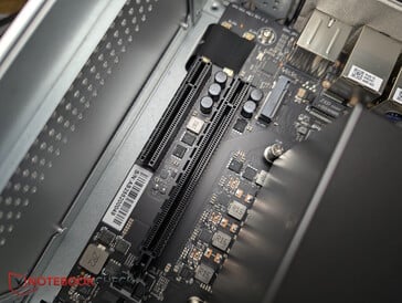 2 个 PCIe 插槽