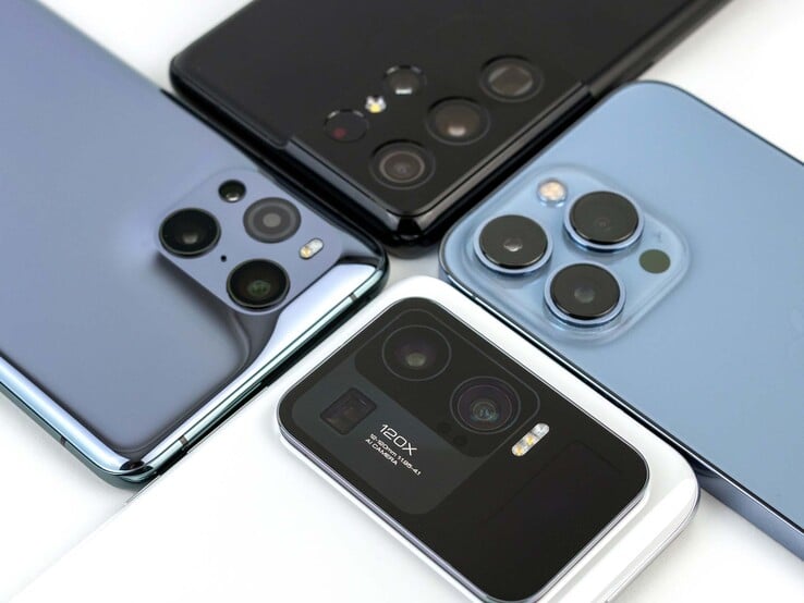 照片对比测试。小米11 Ultra、三星Galaxy S21 Ultra、Oppo Find X3 Pro和Apple iPhone 13 Pro。测试设备由Oppo、三星和小米提供。
