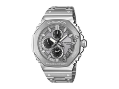 卡西欧 GMC-B2100ADS-1A 采用多部件结构，表圈、中壳和底盖之间有明显的过渡。