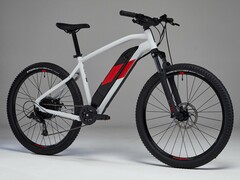 2023年迪卡侬Rockrider E-ST 100电子MTB有多项升级。(图片来源：Cleanrider)