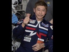 亿万富翁前泽友坂在去年 11 月无限期延期后取消了雄心勃勃的 &quot;dearMoon &quot;项目。(资料来源：维基百科）