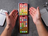 可折叠 iPhone 设计模型上手体验（已编辑）。
