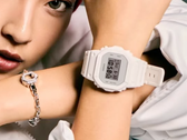 图为 Kyoka 腕上佩戴的新款卡西欧 G-Shock DW-5600WW-7PR 表。