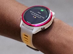Garmin 最新款 Forerunner 智能手表(图为 Forerunner 570)正在接收 15.52 版软件。(图片来源:Garmin)