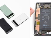 谷歌通过软件更新缩短了部分 Pixel 6a 的电池续航时间（图片来源：Google / iFixit）