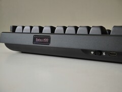 Galaxy 100 个后缘徽章和开关