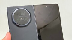 Honor Honor Magic V3（如图）的继任者于 2025 年 6 月 18 日发布。(图片来源：微博）