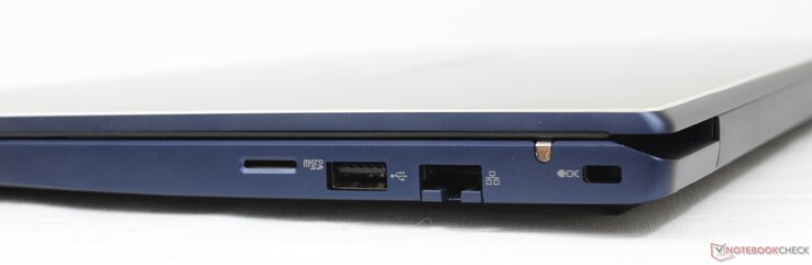 右边。MicroSD读卡器、USB-A 3.2、千兆RJ-45、Kensington锁
