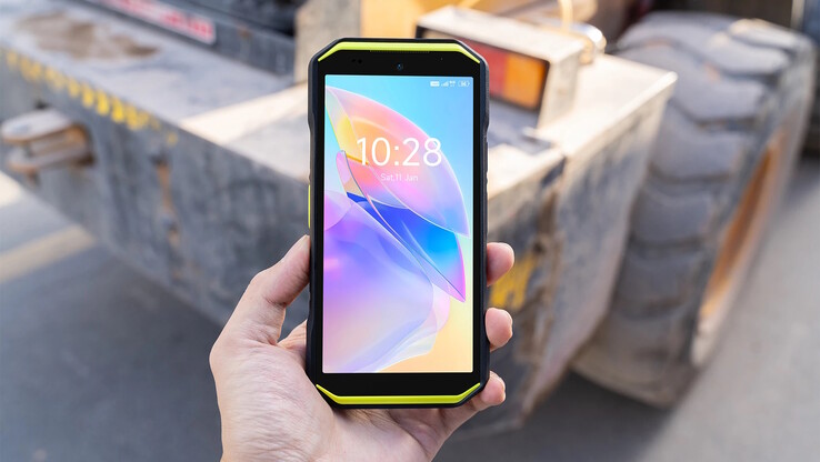 显示屏相当小（图片来源：Ulefone）