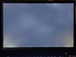 背光出血（此处显示已增强）