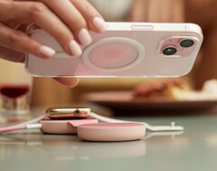 Twelve South ButterFly SE 二合一 Qi2 充电器是为 iPhone 等手机设计的全新充电解决方案。(图片来源：Twelve South）