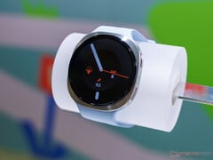 三星 Galaxy Watch 9 41 毫米款,配白色表带(如图所示)