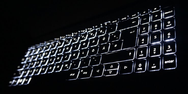 键盘照明有两个亮度级别。