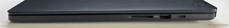 右侧SD 读卡器、USB-A 3.2 Gen 2 (10 GBit/s)、USB-C 3.2 Gen 2 (10 GBit/s、DisplayPort、Power Delivery)