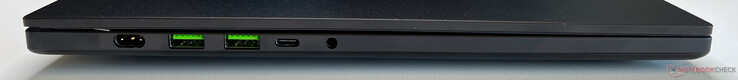左：电源、2 个 USB-A 3.2 Gen.2、USB-C 4.0（40 Gbit/s、DisplayPort 1.4、Power Delivery 3.0）、3.5 毫米音频接口