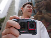 Xplorer 手柄套件与 Insta360 的 Ace Pro 和 Ace Pro 2 相机兼容。(图片来源：Insta360）