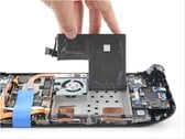 iFixit 提供的 Steam Deck LCD 电池更换指南。