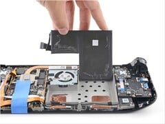 iFixit 提供的 Steam Deck LCD 电池更换指南。
