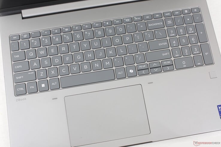 点击板比 ZBook Fury 16 系列小,同时也缺少物理鼠标按键