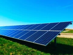 突破性的低成本聚合物 PTQ15 使有机太阳能电池的效率接近 20%（图片来源：Chelsea, Unsplash）