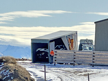 Cybertruck的图片是在南半球试验场拍摄的，该电动皮卡正在那里进行冬季测试。(图片来源：Cybertruck车主俱乐部)