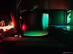 Aorus Waterforce X II 360：水泵底座的 RGB 效果