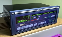 Linamp 是对有史以来最流行的音乐播放器软件的现实颂歌（图片来源：Rodmg via Hackaday）