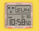 Casio Baby-G BGD-10KPM-7 配备近乎方形的数字表盘，可显示较为丰富的信息。