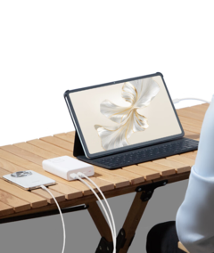 Honor 在中国推出了 JOWAY 66W 超级充电宝。(图片来源: )Honor