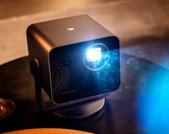 Leica Cine Compact 1 比 Cine Play 1 更小巧，价格也更低。