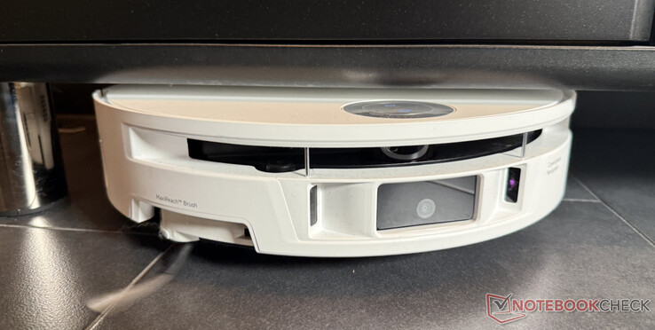 Mova S70 滚筒的高度仅为 90 毫米，适合放在许多家具下面。