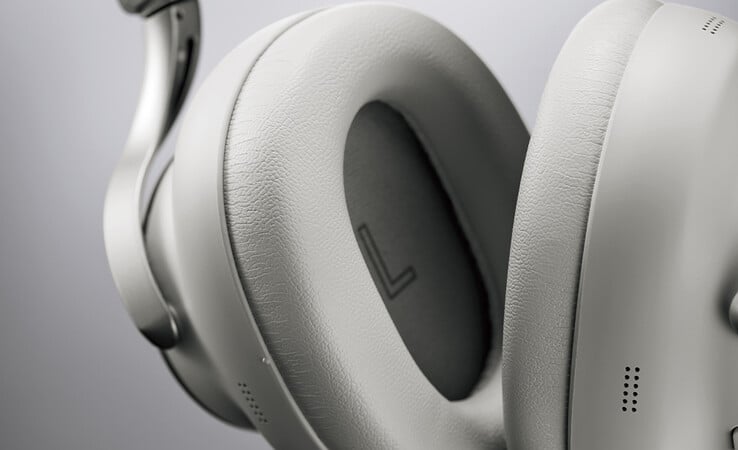 Technics EAH-A1000 耳机采用高密度记忆海绵耳垫和 8 麦克风主动降噪技术,有效隔绝噪音。