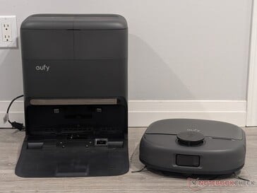 Omni C28 及其基站。
