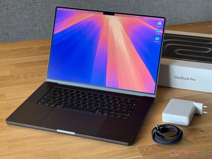 最新 MacBook Pro 16 进行对比。(图片来源：Notebookcheck）