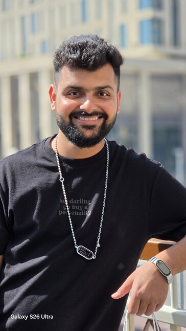 S26 Ultra 拍摄的人像照片。