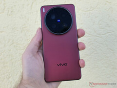 vivo X200 Ultra 连续第二个月获得了新的摄像头改进。(图片来源：Notebookcheck）