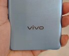 野生状态下的 vivo X100（？）(来源：游老徐a通过微博)