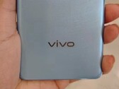 野生状态下的 vivo X100(?)(来源:游老徐a通过微博)