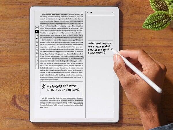 Kindle Scribe（第三代）拥有更大的 11 英寸显示屏和更好的书写体验。(图片来源：亚马逊）