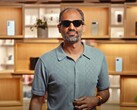 Android 首席执行官萨迈尔-萨马特佩戴新款谷歌眼镜亮相 Show。(图片来源：谷歌）Android 