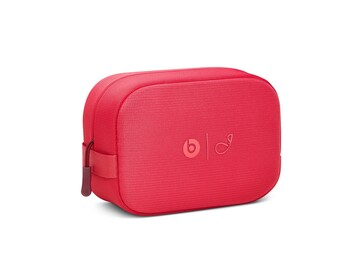 耳机配有一个配套的便携包。(图片来源：Beats by Dre）