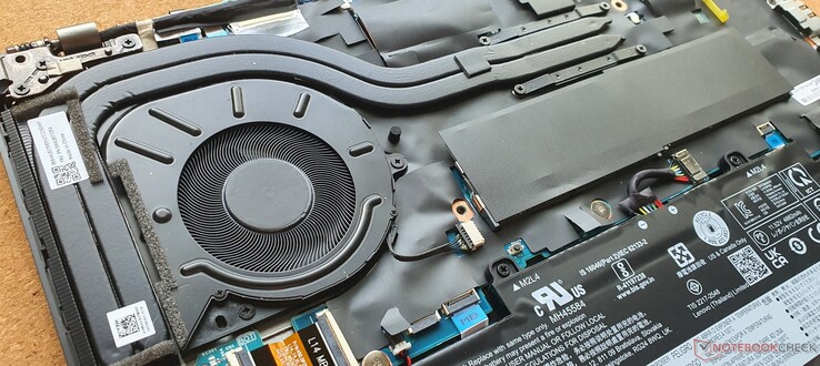 AMD模型中的两个热管