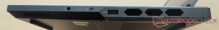 右边：3.5毫米音频插孔，网络摄像头e-Shutter按钮，USB 3.2 Gen1 Type-A